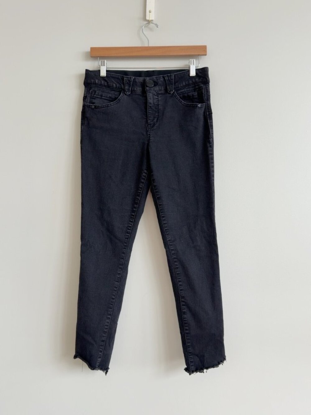 Democracy Ab Solution Black Skinny Jeans Raw Hem Stretch size 8